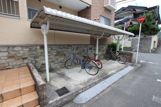 物件内観写真5　(駐輪場)