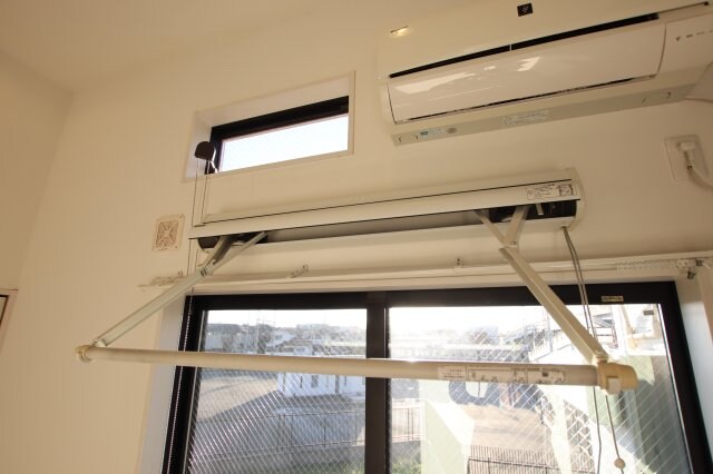 物件内観写真25　(室内物干し)