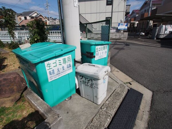 建物設備(敷地内ゴミ捨場)