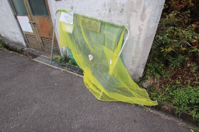 物件内観写真4　(敷地内ゴミ置き場)