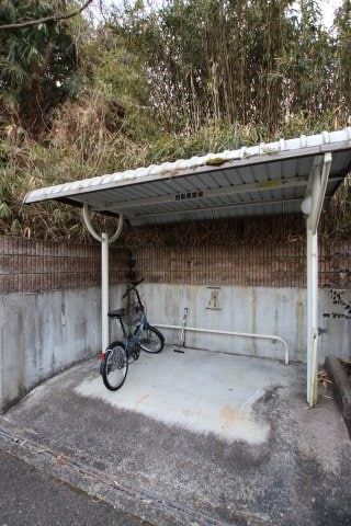 物件内観写真5　(駐輪場)