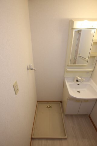 物件内観写真13　(室内洗濯機置場)