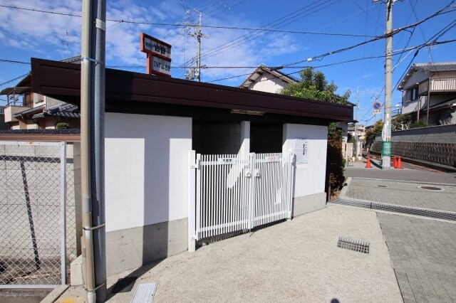 物件内観写真4　(敷地内ゴミ捨場)