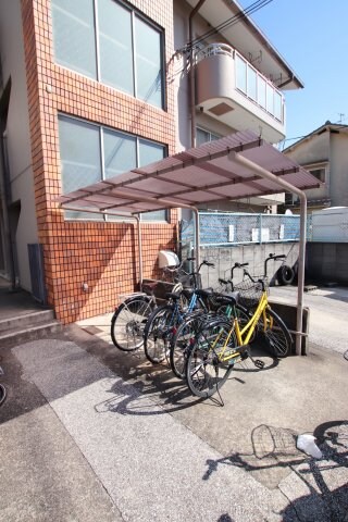 物件内観写真4　(駐輪場)