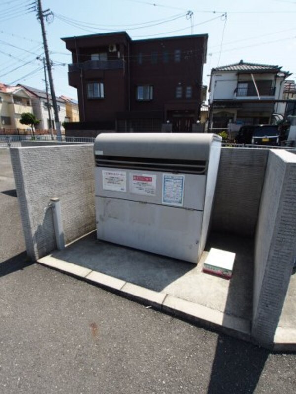 建物設備(敷地内ゴミ捨場)