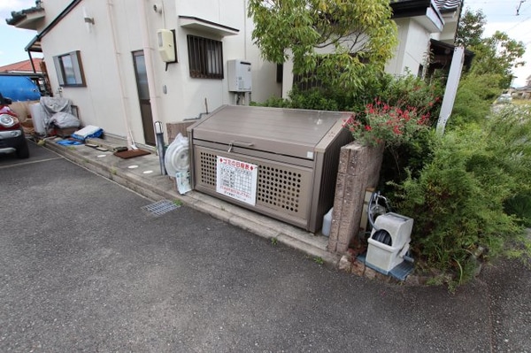 建物設備(敷地内ゴミ捨場)