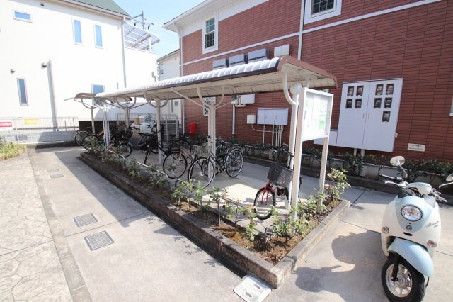 物件内観写真4　(駐輪場)