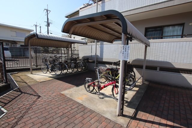 物件内観写真5　(駐輪場)