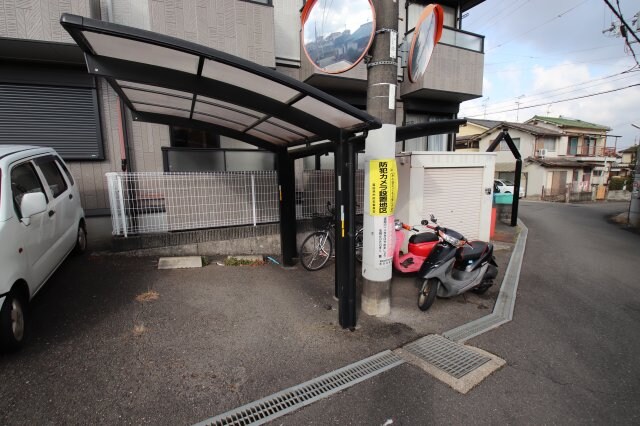 物件内観写真4　(駐輪場)