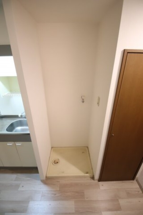 建物設備(室内洗濯機置き場)