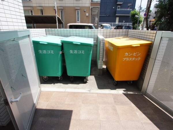 建物設備(敷地内ゴミ捨場)