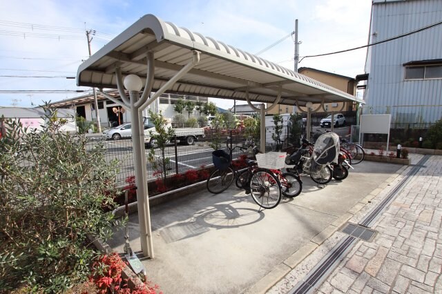 物件内観写真4　(駐輪場)
