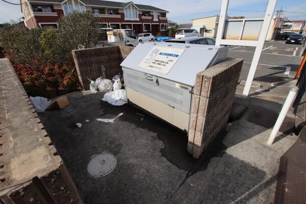 建物設備(敷地内ゴミ捨場)