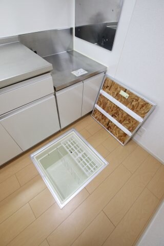 物件内観写真18　(床下収納)