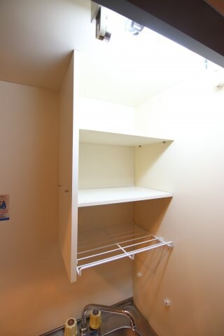 物件内観写真13　(吊戸棚)