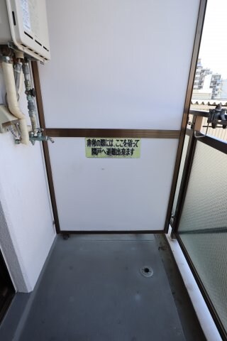 物件内観写真28　(室外洗濯機置場)