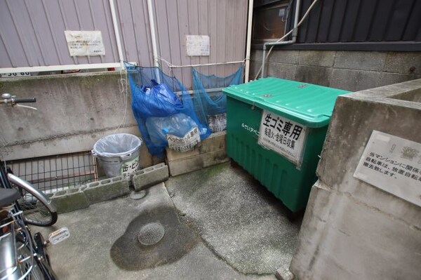 建物設備(敷地内ゴミ捨場)