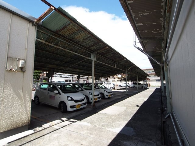 物件外観写真3　(近隣駐車場)