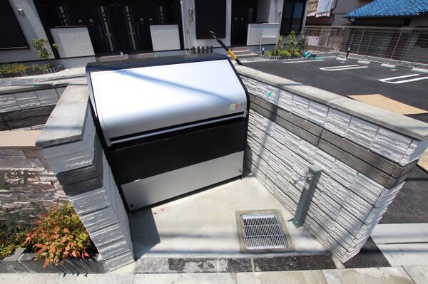 建物設備(敷地内ゴミ捨場)