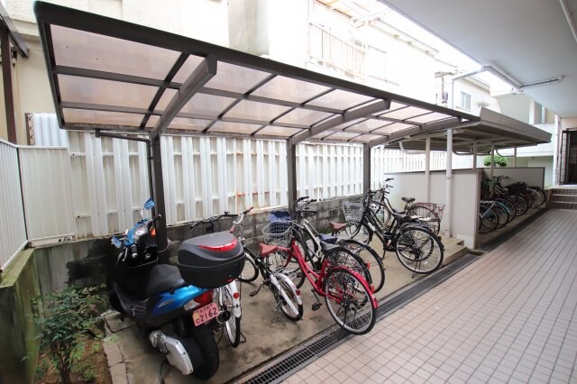 物件内観写真4　(駐輪場)