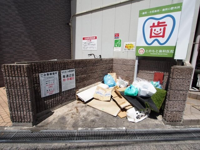 物件内観写真5　(敷地内ゴミ置き場)