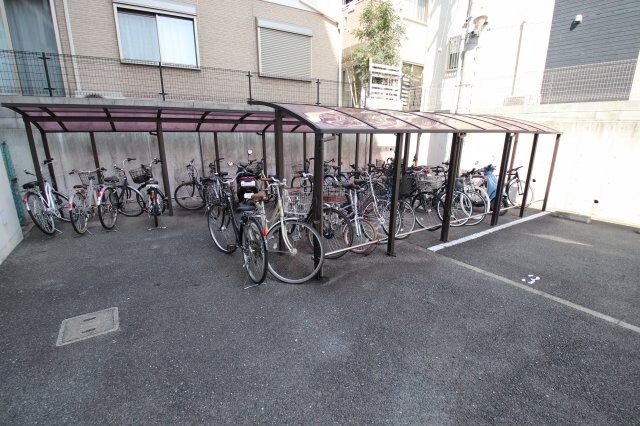 物件内観写真5　(駐輪場)