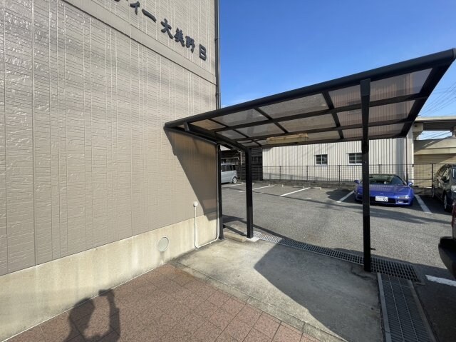 物件内観写真4　(駐輪場)