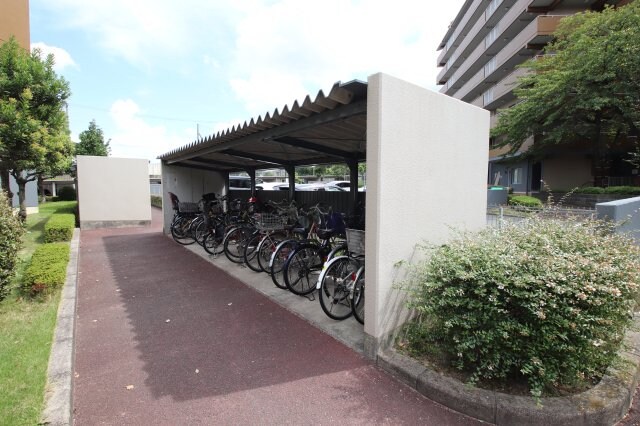 物件内観写真4　(駐輪場)