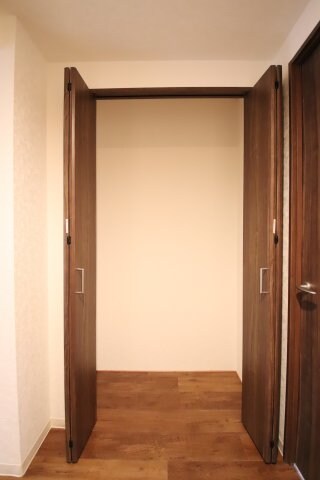 物件内観写真7　(玄関収納)