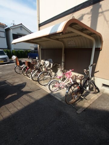 物件内観写真4　(駐輪場)