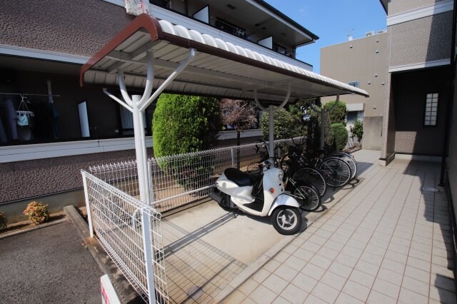 物件内観写真4　(駐輪場)