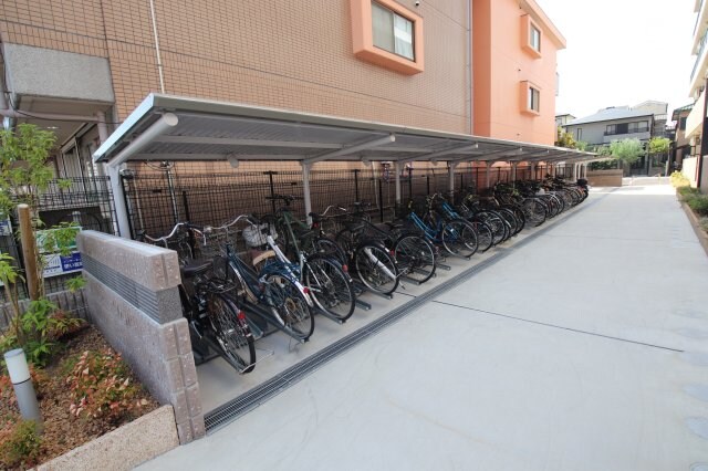 物件内観写真4　(駐輪場)