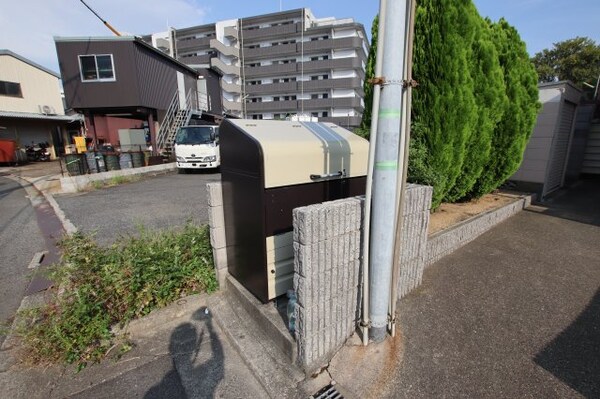 建物設備(敷地内ゴミ捨場)