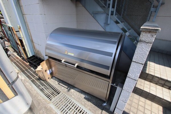 建物設備(敷地内ゴミ捨場)