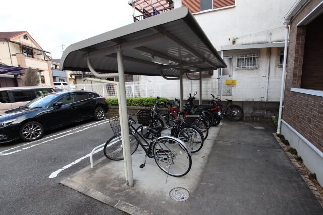 物件内観写真4　(駐輪場)