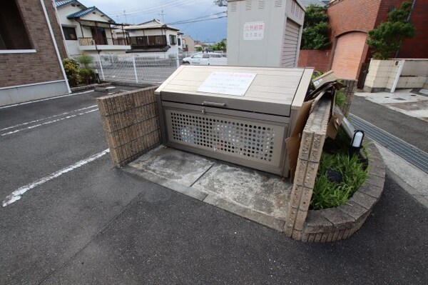 建物設備(敷地内ゴミ捨場)