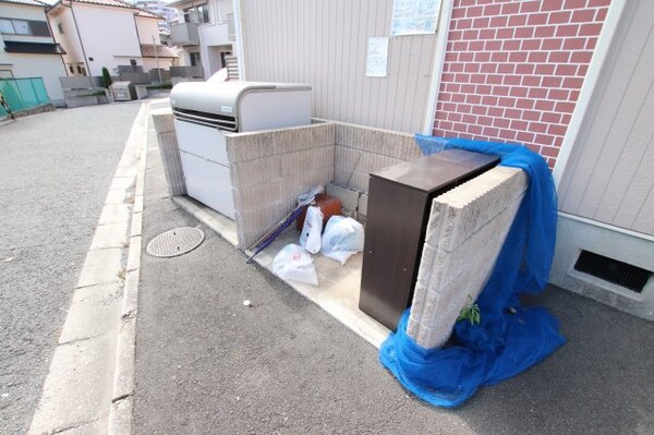 建物設備(敷地内ゴミ捨場)