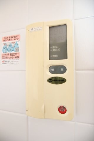 物件内観写真25　(給湯器リモコン)