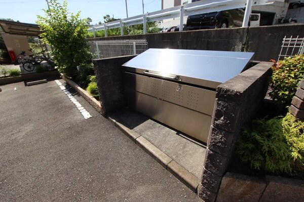 建物設備(敷地内ゴミ捨場)