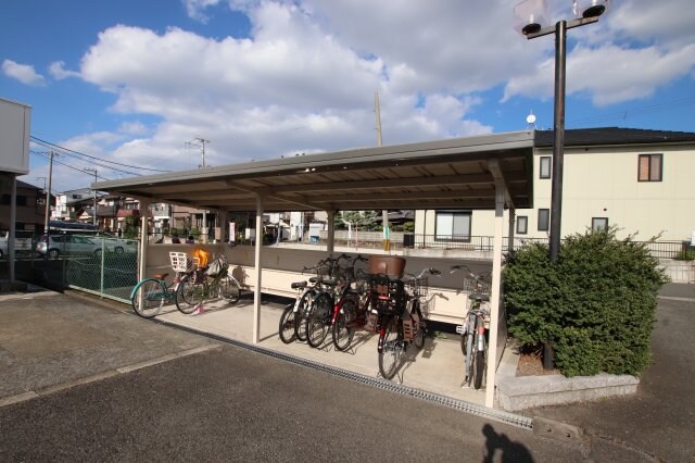 物件内観写真4　(駐輪場)