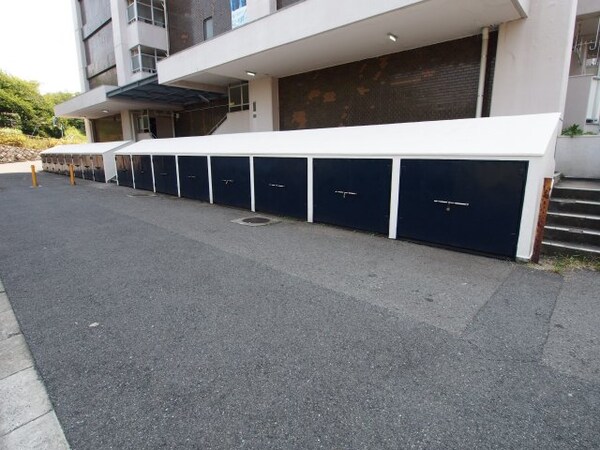 建物設備(敷地内ゴミ捨場)