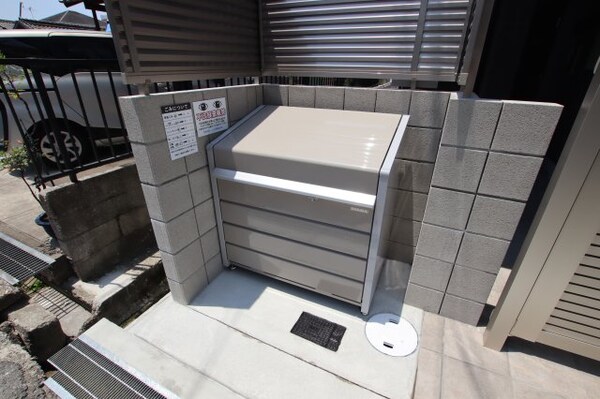 建物設備(敷地内ゴミ捨場)