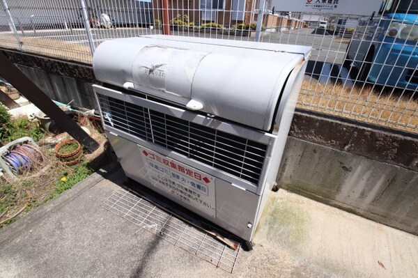 建物設備(敷地内ゴミ置き場)