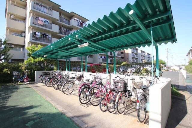 物件内観写真4　(駐輪場)