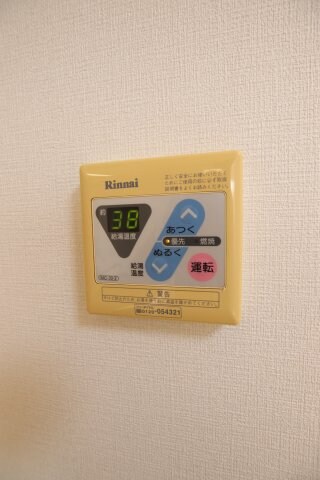 物件内観写真16　(給湯器)