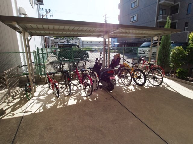 物件内観写真5　(駐輪場)