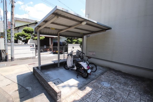 物件内観写真4　(駐輪場)