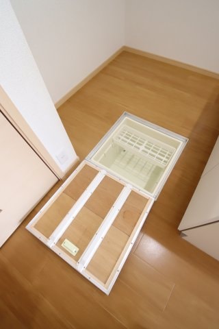 物件内観写真19　(床下収納)