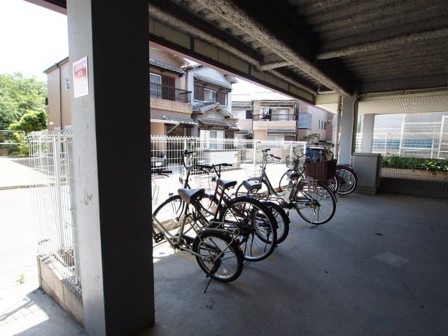 物件内観写真4　(駐輪場)