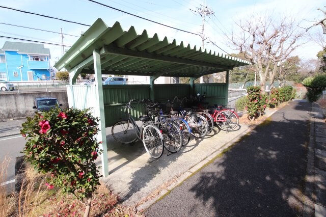 物件内観写真4　(駐輪場)